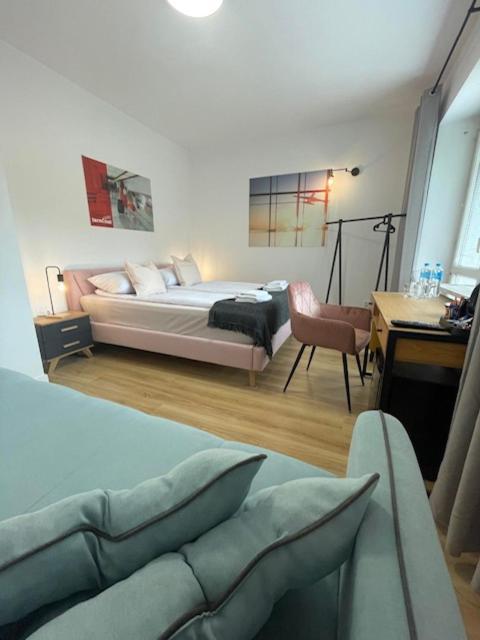 Terminal Family Airport Hostel - Poznan
